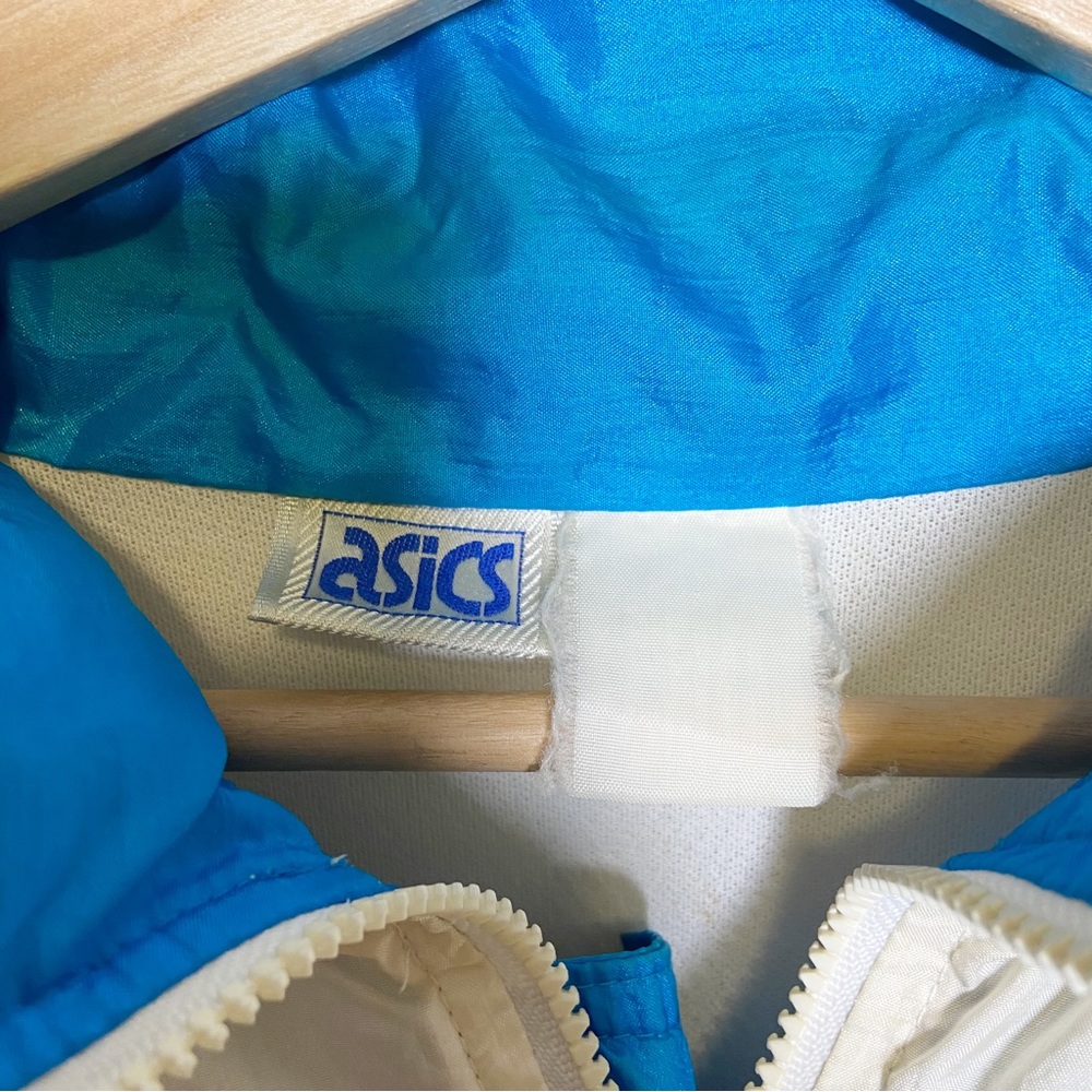 ASICS Vintage 90s MFT Crinkle Shell Jacket in Blue & Cream - Picture 6 of 7